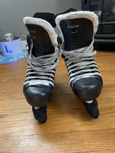 Senior CCM Ribcore 42k Regular Width  Size 8 Hockey Skates