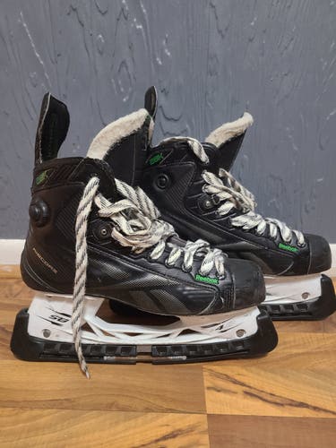 Reebok Ribcore 28K Regular Width Size 10 Hockey Skates Senior Used