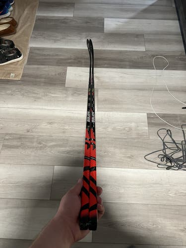 Senior Right Handed  Vapor FlyLite Hockey Stick