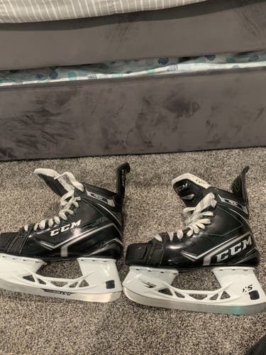 Senior CCM Regular Width Size 7.5 RibCor 90k Hockey Skates