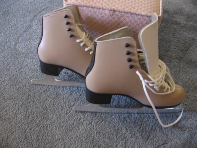 New  Figure  Skates SIZE 6 B  Made in EUROPE