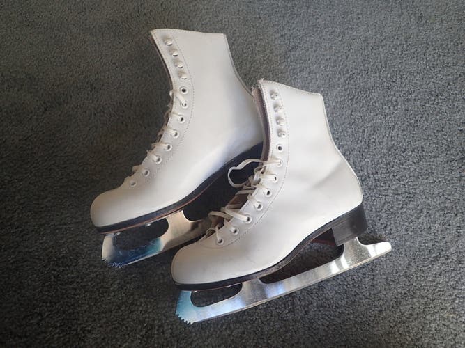Pre Owned RIEDELL Figure Skates SIZE 3 MODEL 101