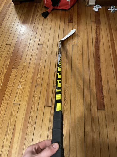 Intermediate Right Handed   Supreme S37 Hockey Stick
