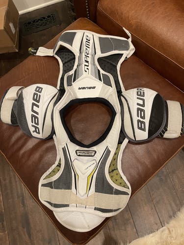Shoulder Pads Junior Used Small Bauer Supreme S170