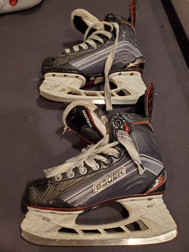 Bauer Vapor X700 Size 4.5D
