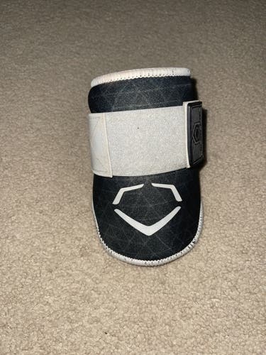 EvoShield Elbow Protection Elbow Guard Adult Used