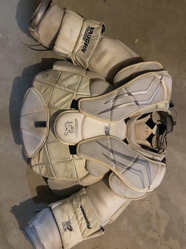 Used XL Vaughn  Velocity V7 XF Pro Carbon Goalie Chest Protector