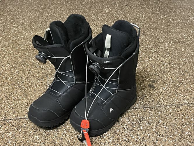 Snowboard Boots Used Men's Size 8.0 (Women's 9.0) Burton Moto Medium Flex All Mountain