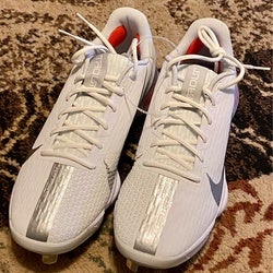White Men's Metal Low Cut Trout 7 Size 13