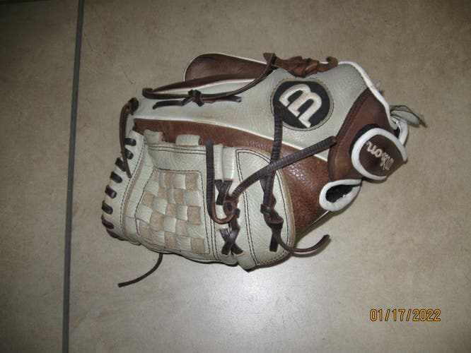 Softball Glove Used Right Hand Throw Infield Wilson a900 12"