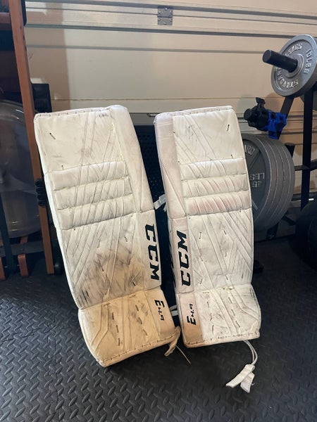 Goalie Leg Pads Used 31 +1 CCM Extreme flex 4.9 Full White Good Condition