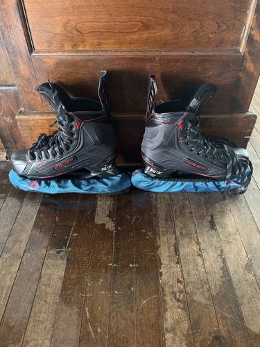 Senior Bauer Regular Width  Size 8 Vapor X500 Hockey Skates