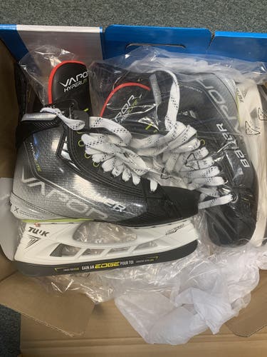 Senior Bauer Vapor Hyperlite Size 7 Fit 2 Hockey Skates