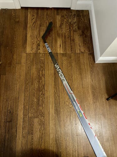(NEW) Bauer Vapor Hyperlite, Senior Stick, Flex: 77, Blade: P28 Right