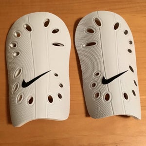 Nike J Guard Lightweight Slip-In Soccer Shinguards NEW