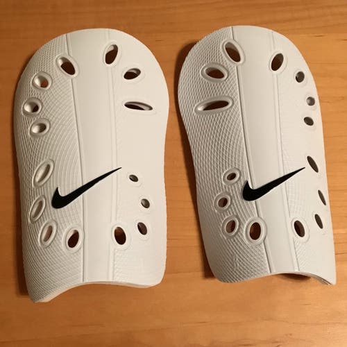 Nike J Guard Lightweight Slip-In Soccer Shinguards NEW