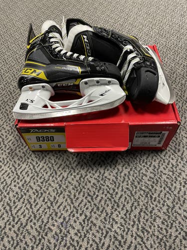 CCM Tacks 9380 size 3 regular width skate