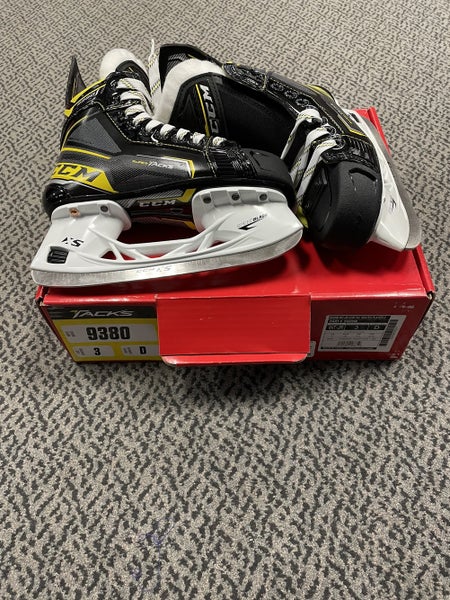 CCM Tacks 9380 size 3 regular width skate