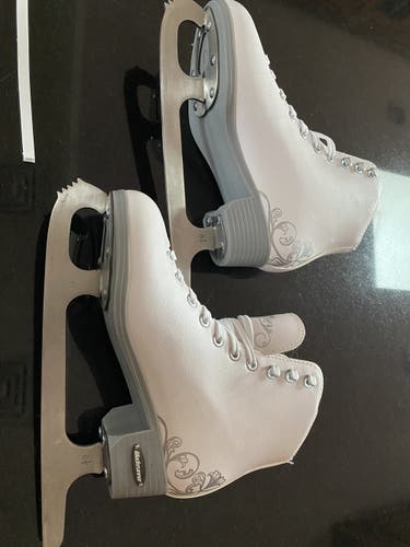 Figure Skates Used (Barely) Bladerunner Allure Girls Size 3