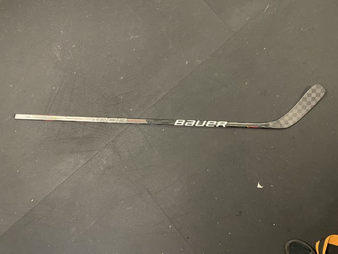 Senior Left Hand Mid Pattern  Vapor Hyperlite Hockey Stick