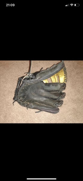 Gold Used High School/College Wilson Right Hand Throw Infield A2000 Baseball Glove 11.5"