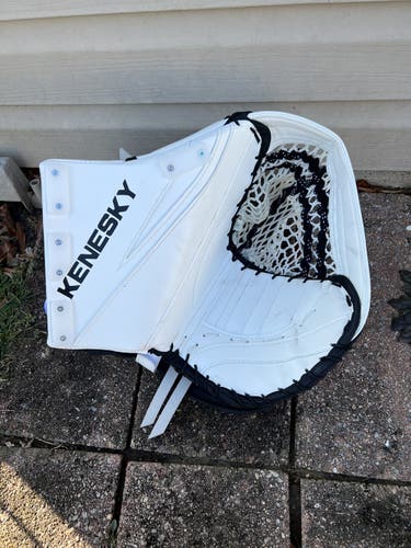 Kenesky ball hockey glove