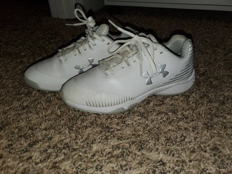 UNDER ARMOUR W LAX FINISHER TF-WHITE-WHITE