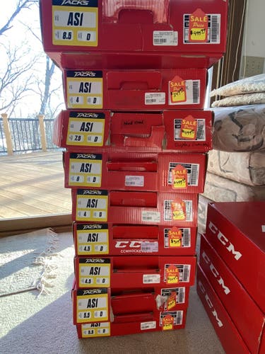 Junior CCM Regular Width   Super Tacks AS1 Hockey Skates 4.5