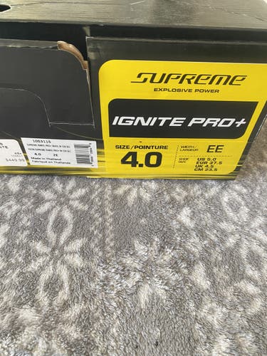 Hockey Skates Junior New Bauer Supreme Ignite Pro+ Extra Wide Width Size 4