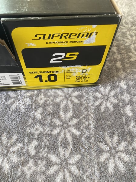 Hockey Skates Junior New Bauer Supreme 2S Regular Width Size 1