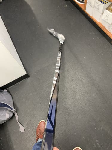 Senior Left Hand Toe Pattern Pro Stock Supreme UltraSonic Hockey Stick