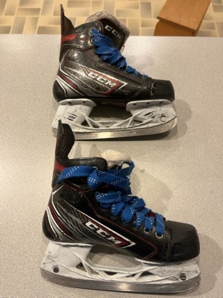 Hockey Skates Junior Used CCM xtra Regular Width Size 3.5