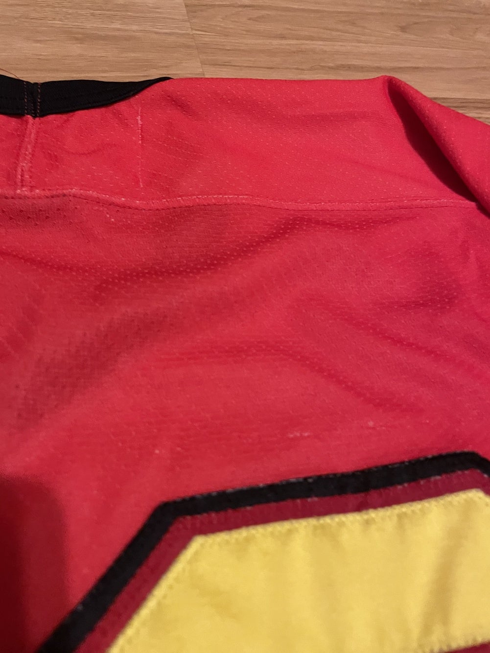CCM Vancouver Canucks Salmon Gradient Flying Skate NHL Jersey Red Alternate  M