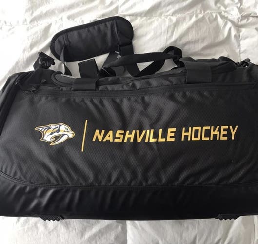 Nashville Predators team issued NHL Coaches/ Duffle Bag