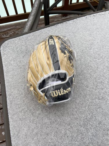 New with tags Wilson A2k 2022 infield 11.5 Glove