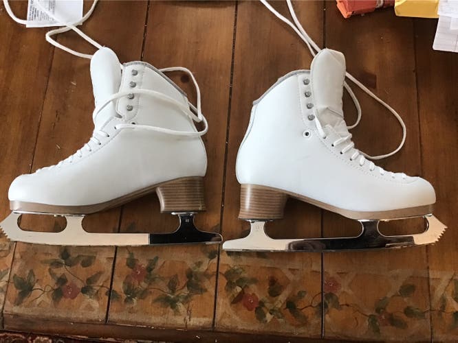 Used Jackson Elle 2130 Size 8 W Figure Skates