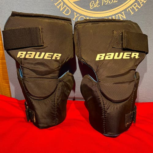 Used Bauer Junior Knee Protectors