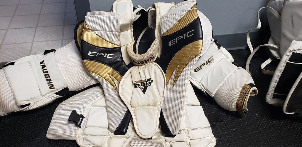 Goalie Chest Protector Used Medium Vaughn Epic 8800