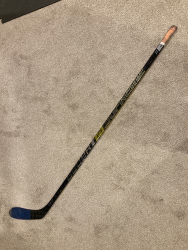 Senior Right Handed Toe Pattern  Supreme 2S Pro Hockey Stick