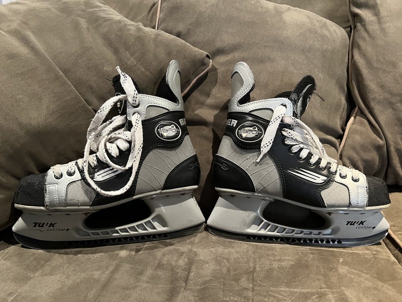 Hockey Skates Senior Used Bauer Vapor 10 Regular Width Size 8.5