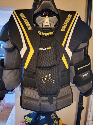 Goalie Chest Protector Used Medium Vaughn Ventus SLR2