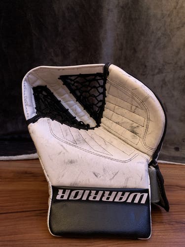 Used Warrior Ritual G3 Glove For Regular Goalies. Accepting Offers!