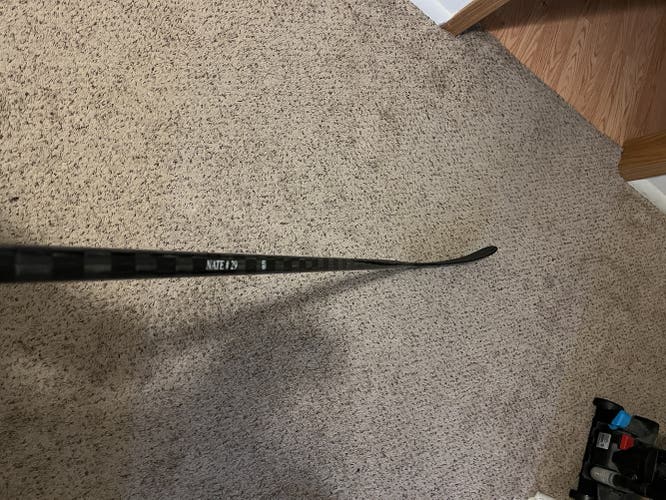 PRO blue-line. RH. 85 Flex. Nate Mackinnon. Similar to P28.