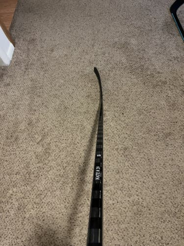 PRO blue line. RH. 85 flex. Nate Mackinnon. Similar to P28.