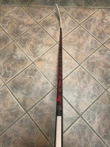 Senior Right Handed Mid Pattern  Jetspeed FT4 Pro Hockey Stick