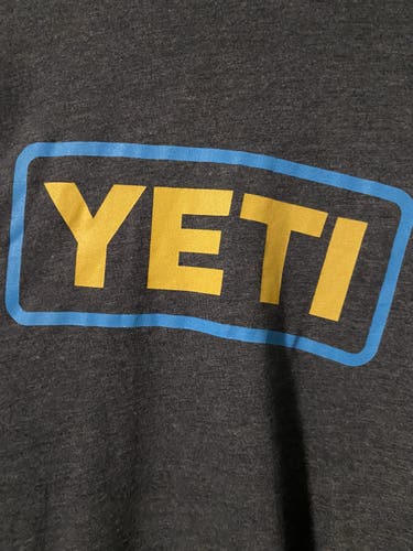 YETI men’s shirt Large