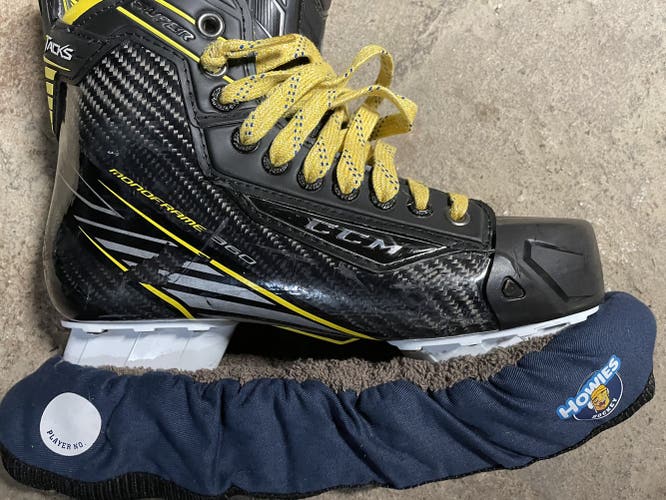 Used CCM Super Tacks w/ XS Holder