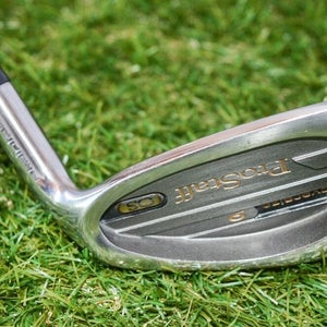 Wilson 	Prostaff OS 	9 Iron 	Right Handed 	36"	Graphite	Standard 	New Grip