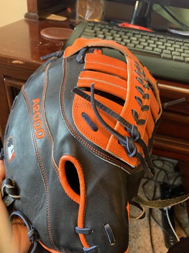 Baseball Glove New Without Tags Right Hand Throw Wilson First Base A2000 12"