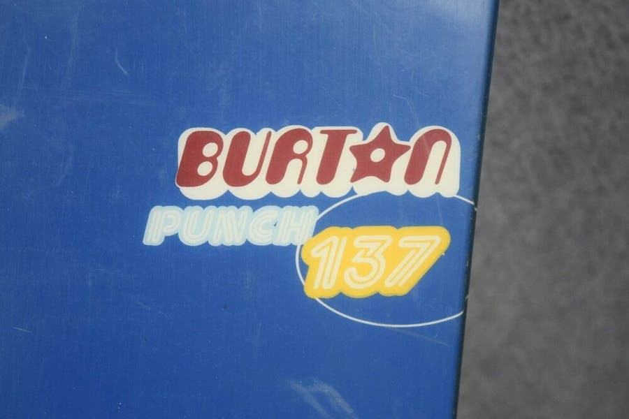 定番 キッズ レディース エントリーモデル！ BURTON Punch 137 BURTON PUNCH SNOWBOARD SIZE 137 CM WITH ATOMIC MEDIUM